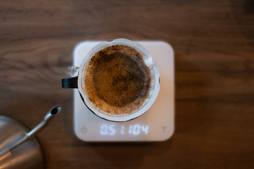 készül a V60 az Impresso pörkölőben